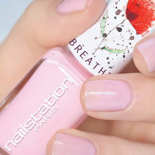 de toute beauté | Breathable and water permeable nail polish | Pink