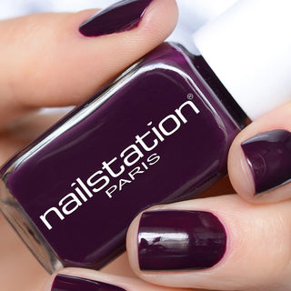 singulière | Purple nail polish